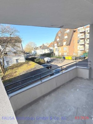 Erstbezug nach Sanierung: 4 Zimmer-Wohnung mit sep. Küche und Balkon.