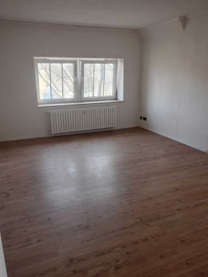 Schöne Altbauwohnung in ruhiger Lage