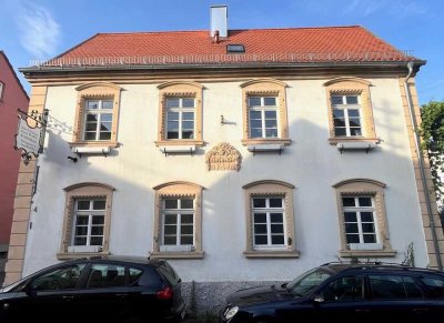 Stilvoll wohnen auf historischem Weingut –  2,5-Zimmer-Altbauwohnung (Möbliert) in der Pfalz
