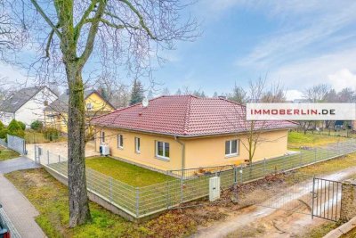 IMMOBERLIN.DE - Energieeffizienter & eleganter Bungalow mit Sonnengarten in ländlicher Lage