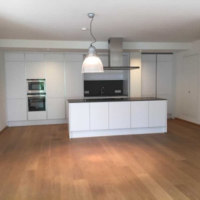Beste Lage am Englischen Garten:  Exklusive, barrierefreie 4-Zimmer-Wohnung mit großer Loggia