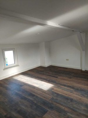 **4-Raum - Maisonette-Wohnung mit 2 Badezimmern und Kamin-Option**