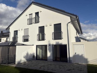 SOFORT BEZIEHBAR!!! DHH in KfW-40-Plus (!) Energiestandard - hell und großzügig mit 2 Bädern