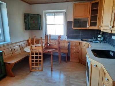 Neuwertige 4-Zimmer-Wohnung mit Loggia und Einbauküche in Untermeitingen