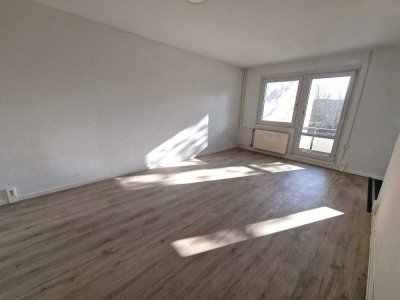 *2 Nettokaltmieten zum Einzug geschenkt* 1-Zimmer-Wohnung mit Balkon & Ausblick – Leipzig-Grünau
