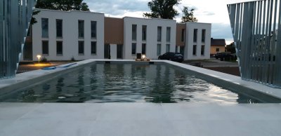 WOHNEN mit POOL und Balkon, Garagenplatz inklusive