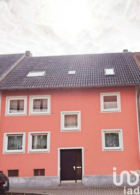 Mehrfamilienhaus 3-Familienhaus + Balkon/Terrasse Top Lage! Verkauf leerstehend oder teilvermietet!