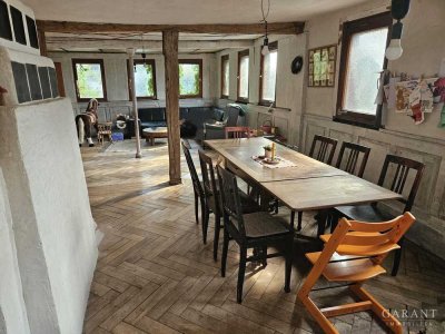 Geschichtsträchtiges Bauernhaus mit Großtierhaltung