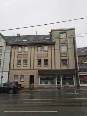 ** Zwei Monate Mietfrei** Renovierungsbedürftige 3-Zimmer Dachgeschosswohnung zu vermieten!
