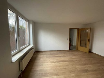 Sanierte 2-Raum-Wohnung mit Einbauküche in Heidekamp