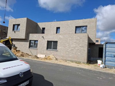Erstbezug moderne Doppelhaushälfte mit Garage