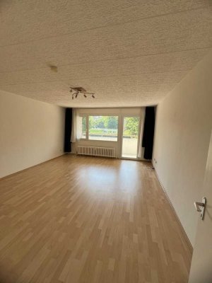 Helle 2-Zimmer-Wohnung mit Balkon & Einbauküche - ab sofort frei!