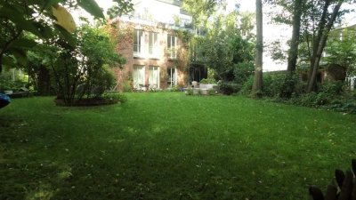 Idyllische Erdgeschoßwohnung mit eigenem Garten direkt am Jenischpark von Privat