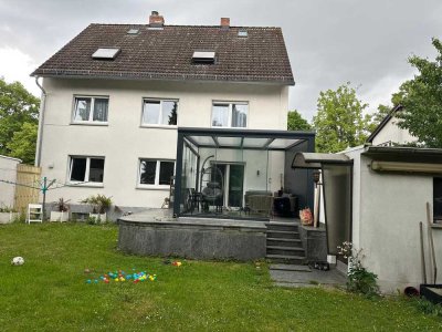 Geschmackvolle, modernisierte 3-Raum-EG-Wohnung mit geh. Innenausstattung mit EBK