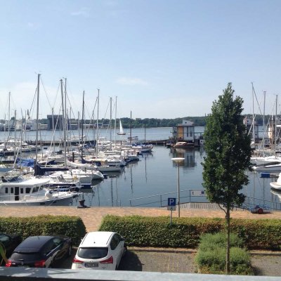 Flensburg-Sonwik: Traumhafte 3-Zimmerwohnung mit 2 Balkonen & Wasserblick!