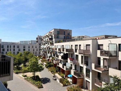 2 Zimmer, hoch oben mit Westsonne und ruhig im Innenhof, neuer Einbauküche, großem Bad und Loggia