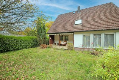 Sanierungsbedürftiges "Raumwunder" Fertighaus auf sonnigem Grund