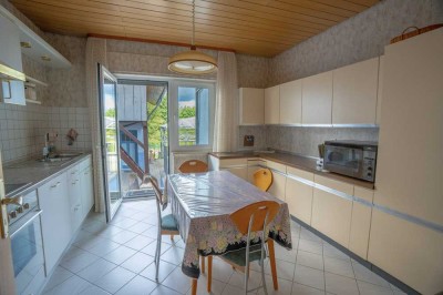 Smartes Wohnkonzept: 1–2-Familienhaus in Untergrombach mit grüner Oase