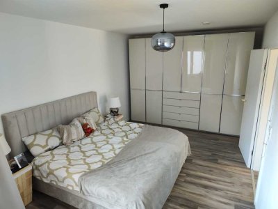 Geschmackvolle, vollständig renovierte 2-Zimmer-Wohnung mit geh. Innenausstattung in Neu-Isenburg