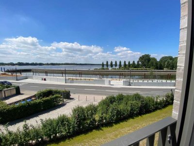 Elbblick in Wedel: Schöne 3-Zimmer-Wohnung mit gehobener Innenausstattung mit Balkon und EBK