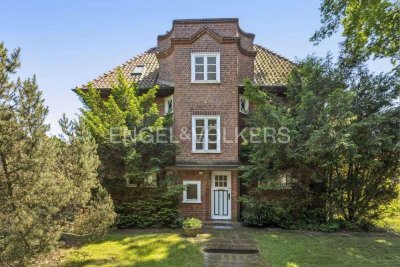 Rarität im Villenviertel: Rotklinkervilla mit traumhaftem Grundstück in Bestlage