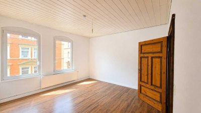 Charmante 3-Zimmer-Altbauwohnung mit hohen Decken, grünem Innenhofblick und eigenem Stellplatz