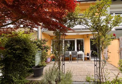 Einziehen und Wohlfühlen: Mediterranes  Reihenmittelhaus in Leonberg-Eltingen
