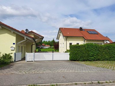 Ruhiges Topobjekt mit Haus, Büro un Halle. Ideal für Selbständige.