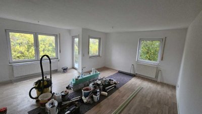 Hell, ruhig, einziehen & wohlfühlen - renovierte 3-Zimmer-Wohnung mit Süd-Balkon und Garage