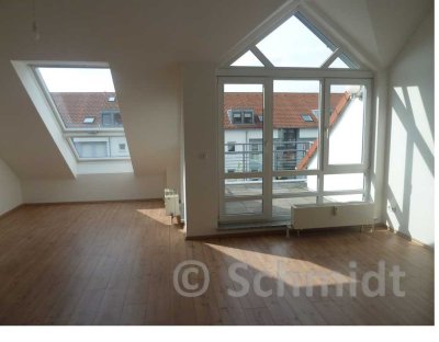 Traumhafte 2,5 Zimmer Galerie Wohnung mit Kamin in Dietzenbach / Steinberg