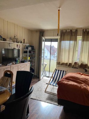 Hargesheim: Helle 3-Zimmer-Wohnung im 1. Obergeschoss mit Balkon und Stellplatz