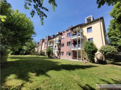 * SEHENSWERT * 
* großzügige 2-Zi-Whg. mit BALKON und PKW-Stellplatz in ruhiger Wohnlage *