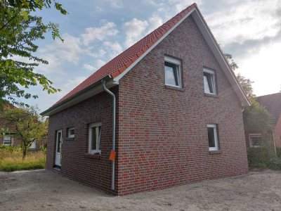 Günstiges 4-Zimmer-Haus in 26689 Augustfehn