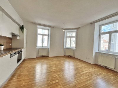 Charmante Eckwohnung im sanierten Altbau mit hervorragender Infrastruktur