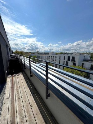 Helle Terrassenwohnung mit Ausblick über die Stadt - modern möbliert, mit EBK und Abstellkammer