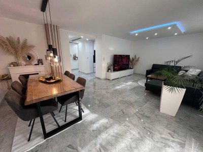 Fügen: Hochwertig ausgestattete Terrassenwohnung mit Garten und Tiefgaragenabstellplatz