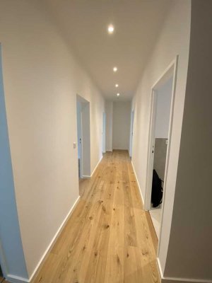 Luxuriose 3-Zimmer-Wohnung mit Balkon - Zwischen Kudamm und Güntzelkiez