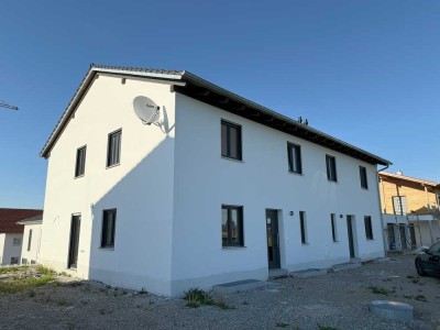 Neubau 2025 - Ansprechende Doppelhaushälfte in ruhiger und familienfreundlicher Lage