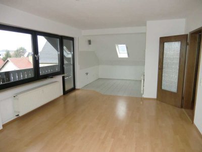 Gemütliche 3-Zimmer-DG-Wohnung mit Balkon in Mainaschaff