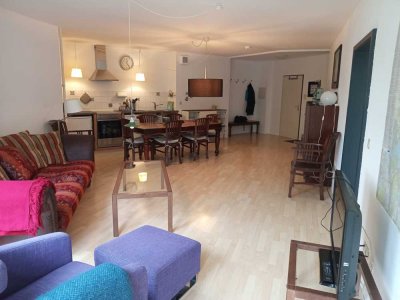 Stilvolle, vollständig renovierte 3-Raum-Wohnung mit Balkon in Berlin Schöneberg