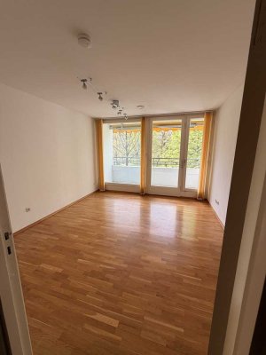 Lichtdurchflutete 1-Zimmer-Stadtwohnung mit Balkon & Fußbodenheizung zum Erstbezug nach Renovierung