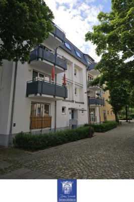 Eindrucksvoll Wohnen im Dachgeschoss! Großer Balkon, Tageslichtbad mit Wanne, ruhige Lage!