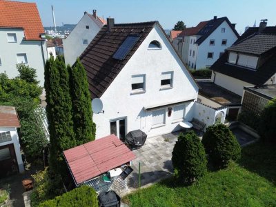 Teilsaniertes Einfamilienhaus in ruhiger Lage mit sonnigem Grundstück