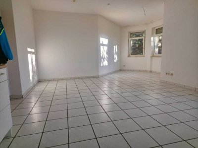 Geschmackvolle 2-Zimmer-Wohnung mit Einbauküche in Ludwigshafen am Rhein