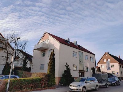 Frisch renovierte 3,5 Zimmerwohnung mit 2 Balkonen in Seenähe