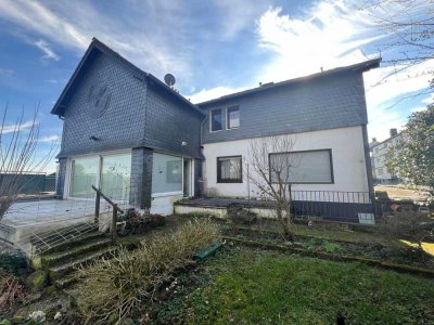 Zweifamilienhaus mit Einliegerwohnung in gesuchter Lage am Dönberg....