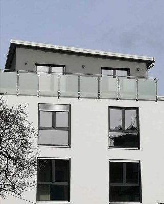 Ruhige 2 Zi-Penthouse Whg mit Ausblick