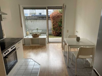 Schöne, helle 1 Zimmer-Wohnung mit großer Terrasse und Einbauküche (teilmöbliert)