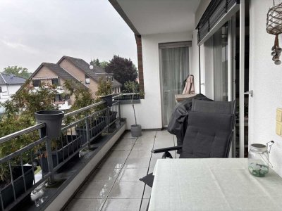 Schicke, lichtdurchflutete Maisonettewohnung mit Balkon!