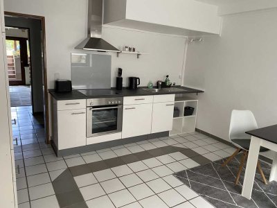 Gepflegte, möblierte und voll ausgestattete 2-Zimmer-Wohnung mit EBK in Hirschberg